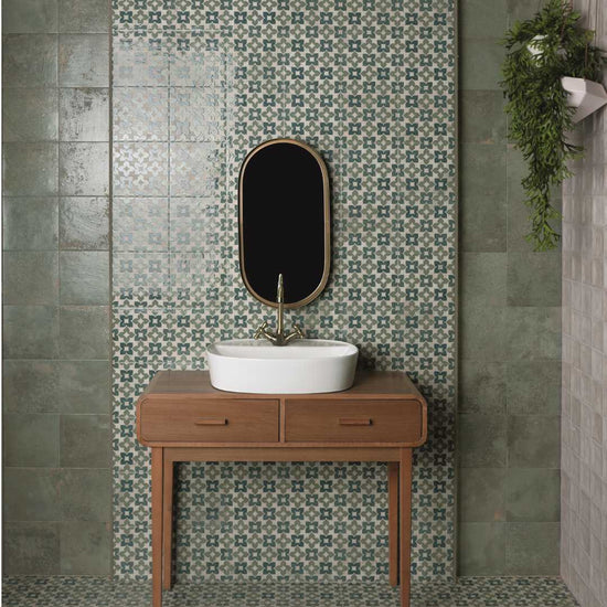 Phlox 8" x 8" Green Porcelain Matte and Shiny Tile