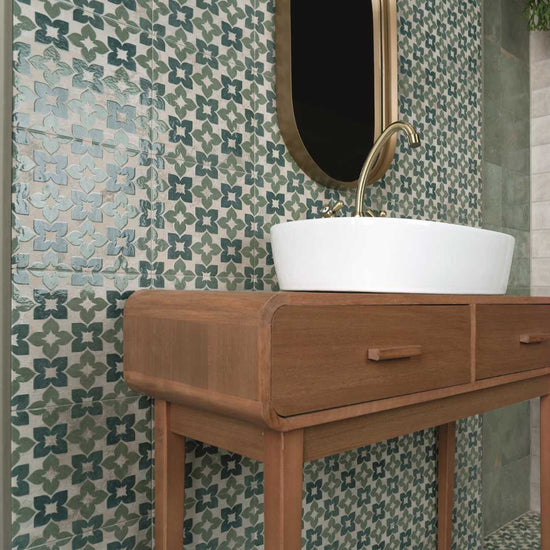 Phlox 8" x 8" Green Porcelain Matte and Shiny Tile